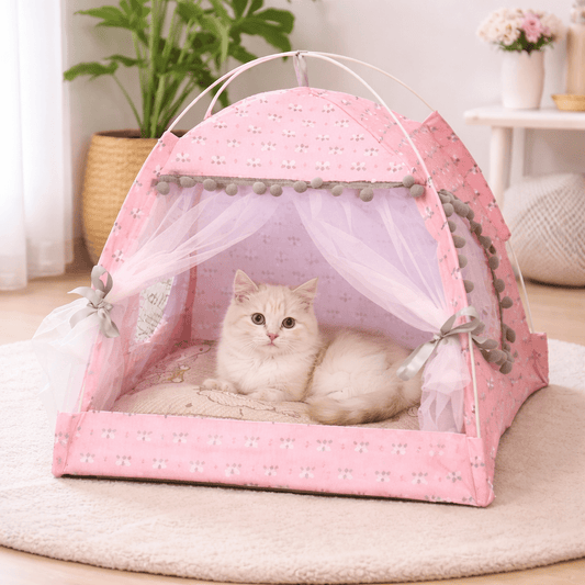 chat mignon allonge dans tente pour chat fleuri confortable rose