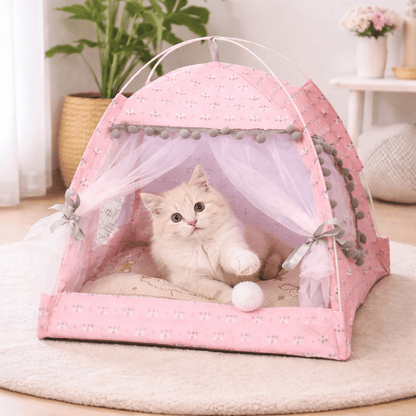 chat mignon couche dans tente pour chat fleuri confortable rose