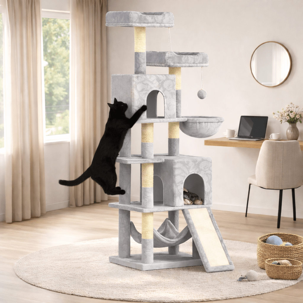 chat noir montant sur arbre à chat majestueux 158cm