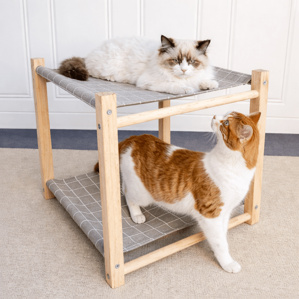 deux felins dans hamac pour chat double gris confortable