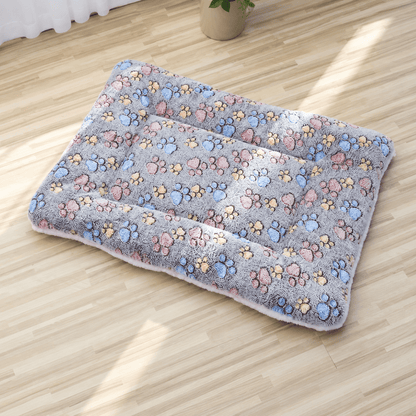 tapis chat gris confortable design pattes chat